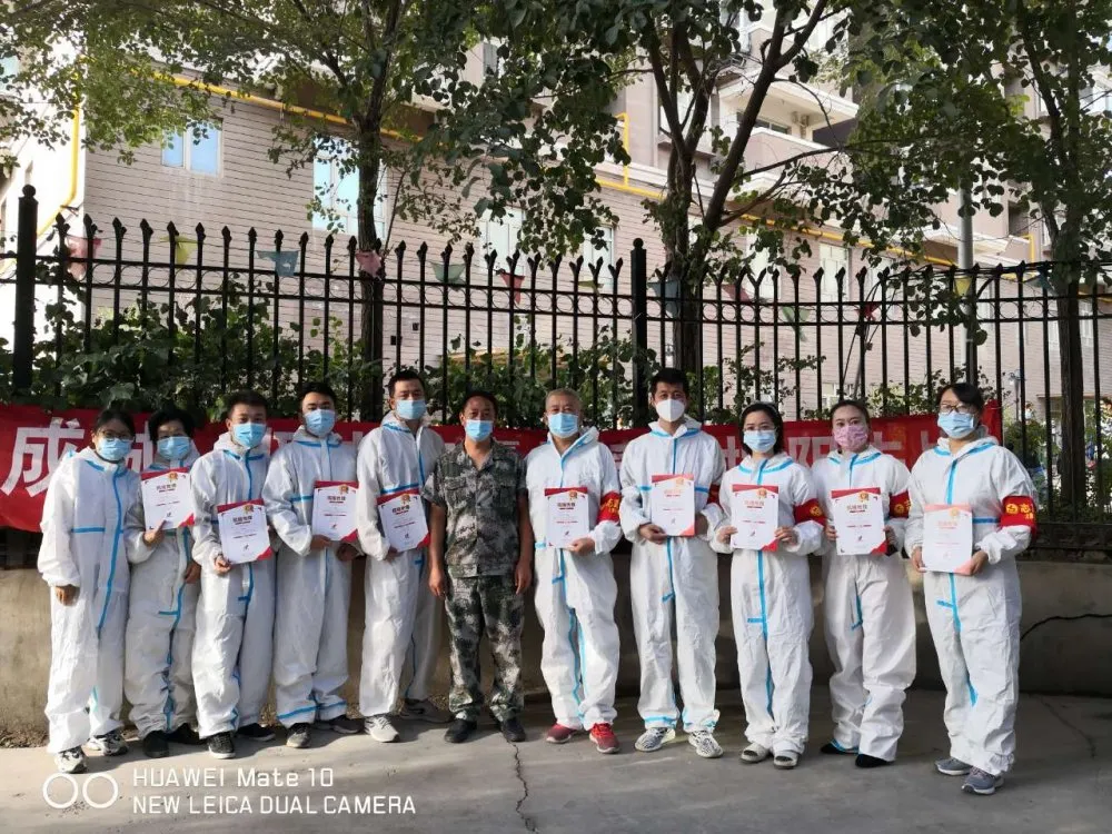 �����ң�����ʱ�ٷ������½��ӹ�˾Ա�������������ȷ桱�������������ߡ���־ͬ���ϣ�����������ͬ��ս���ߡ���(ͼ5)