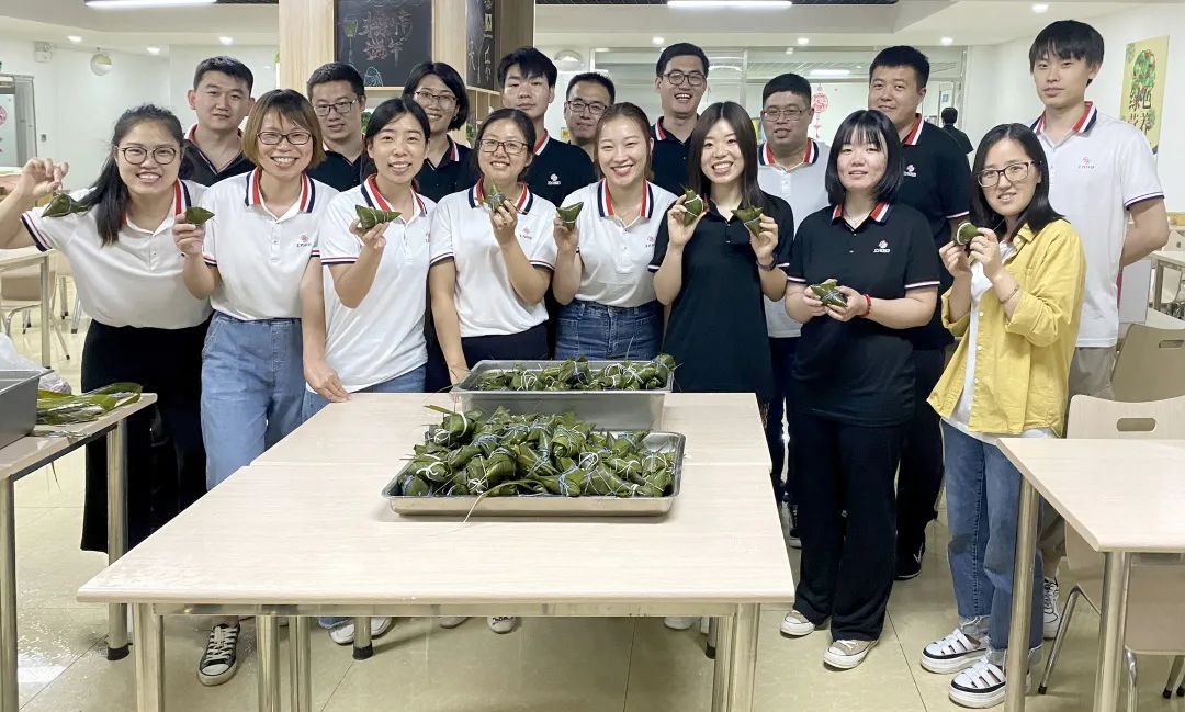 �������|��ʱ�ٷ����־��С�Ũ�������Ʈ�㡱�����˶�(ͼ1)